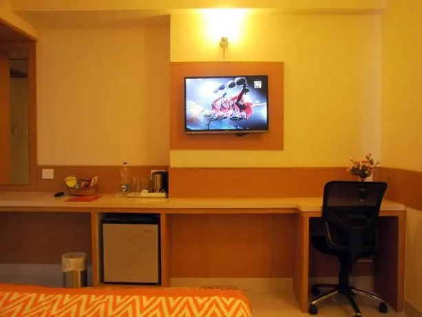 OYO Rooms Cross Cut Road Gokhale Street - Image 1