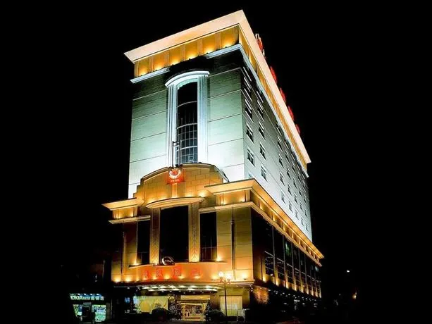 Easton Hotel - Image 1