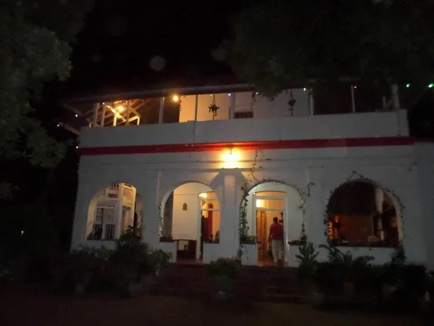 Sarras Guest House - Image 1