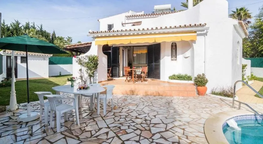 Villa Palmeira Galé Beach - Image 1