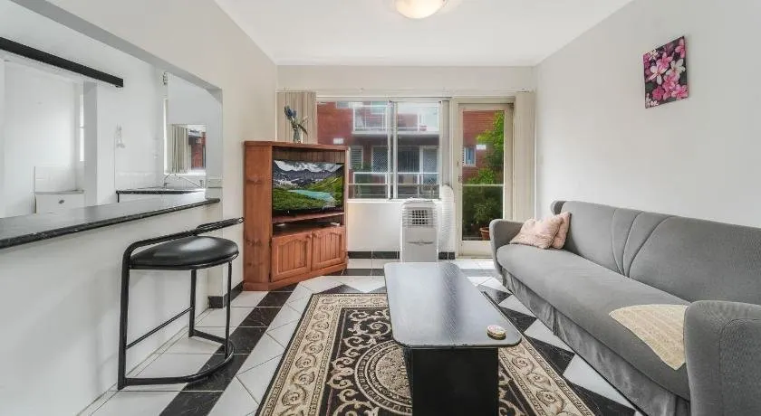 Parklea Apartment 8 - Image 1