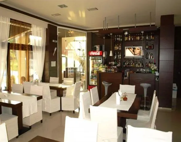 Family Hotel Zornitsa - Image 1