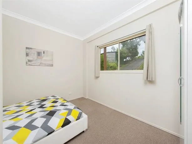 Squire Street 53 Ripple Cove Downstairs - Image 1