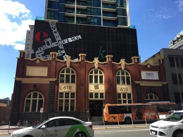 City View on 38 Floor Melbourne CBD - Image 1