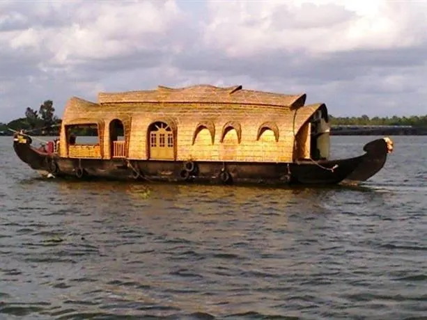 Kananavasan Houseboat - Image 1