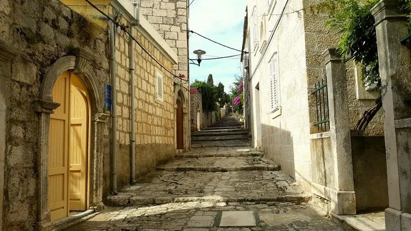 Cat House Korcula - Image 1