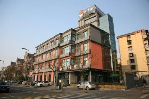 Orange Huaishu Road - Image 1