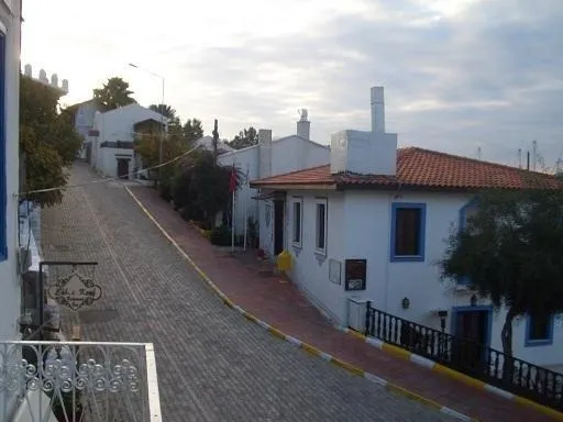 Cemil Pension - Image 1
