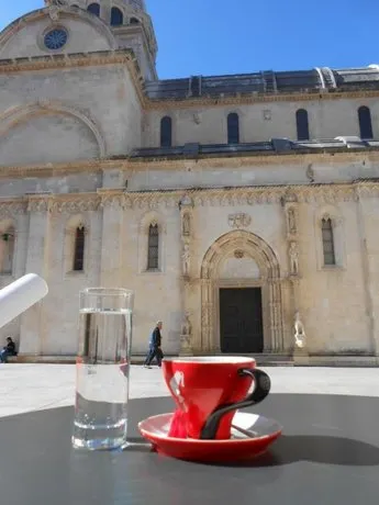 Artcaffe Apartments - Image 1