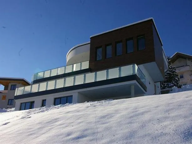 Apart Pauli - Image 1