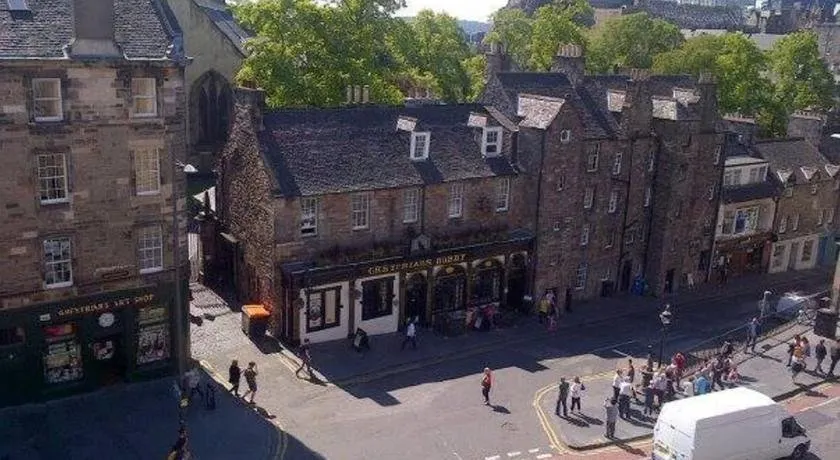 Flat In The Heart Of Edinburgh - Image 1