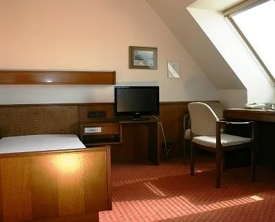 Esinger Hof - Image 1