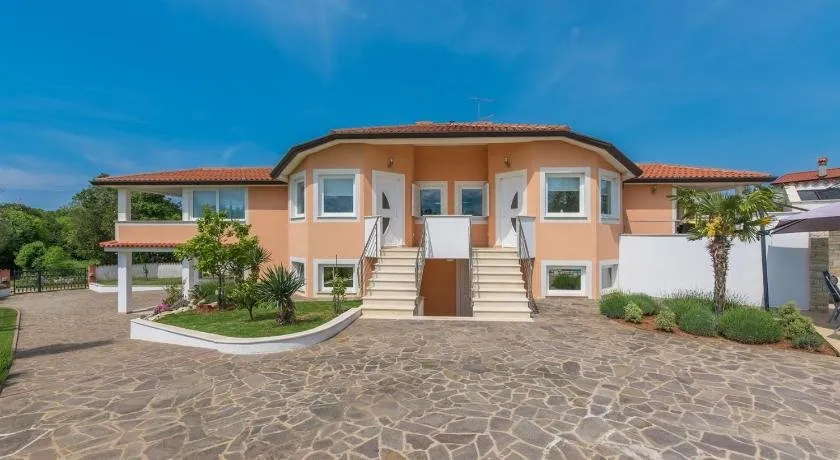 Villa Luna - Image 1