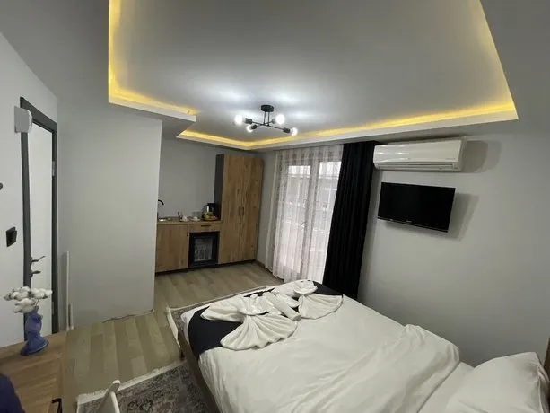 Mini House - Image 1