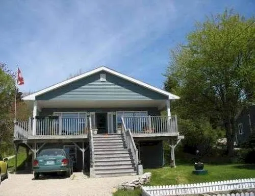 Queensland Beach House - Image 1