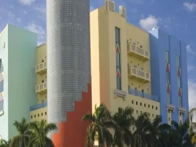 865 Collins Ave By Global Vacations Hotel - Image 1