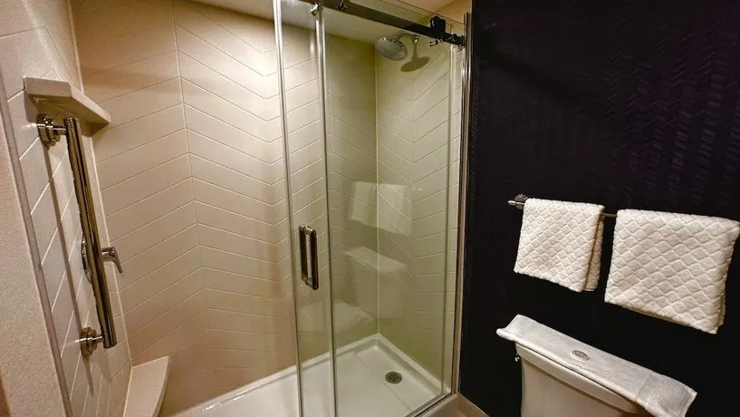 HOLIDAY INN EXPRESS & SUITES NEWMARKET - Image 1