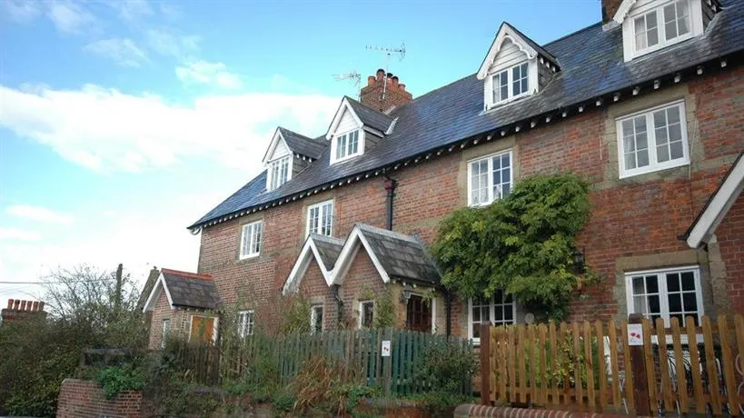 Daisy Cottage Arundel - Image 1