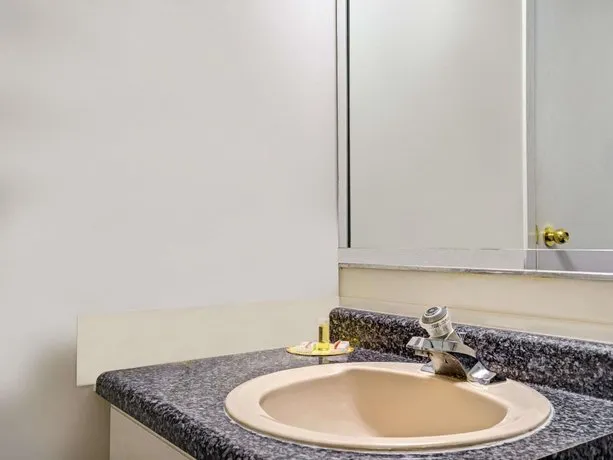 Days Inn by Wyndham Red Wing - Image 1