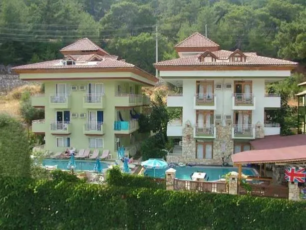 Castle Apartments - Image 1