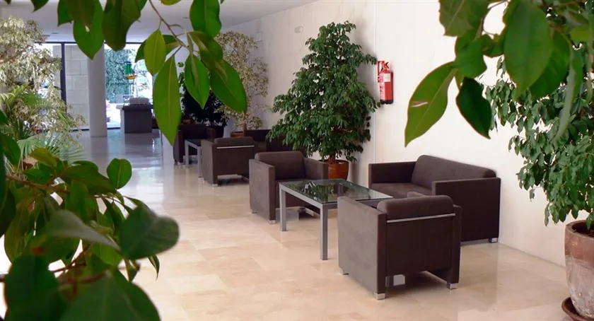 Apartamentos Turisticos El Puerto - Image 1