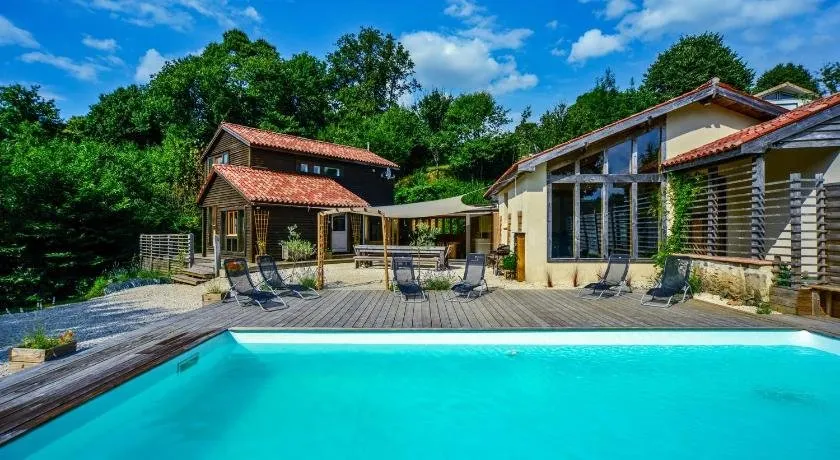 Beautiful 8 bedroom villa in the heart of a stunning forest - Image 1