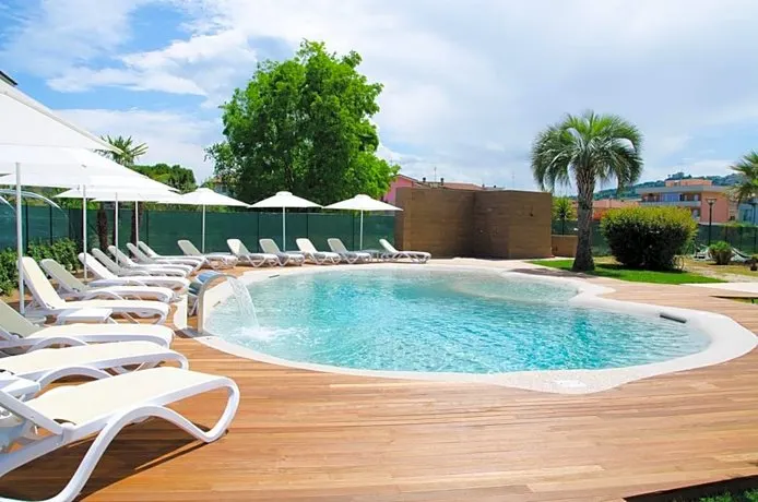 Almaluna Hotel & Resort - Image 1