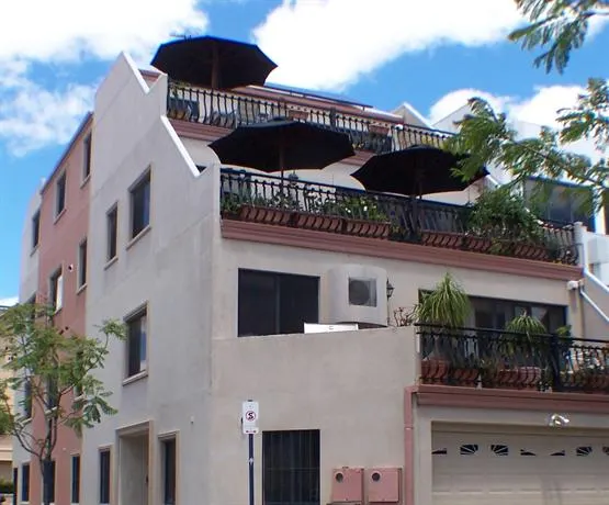 Perth's La Casa Rosa - Image 1