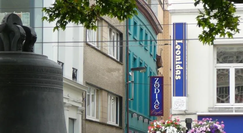 Lodge-Ghent - Image 1