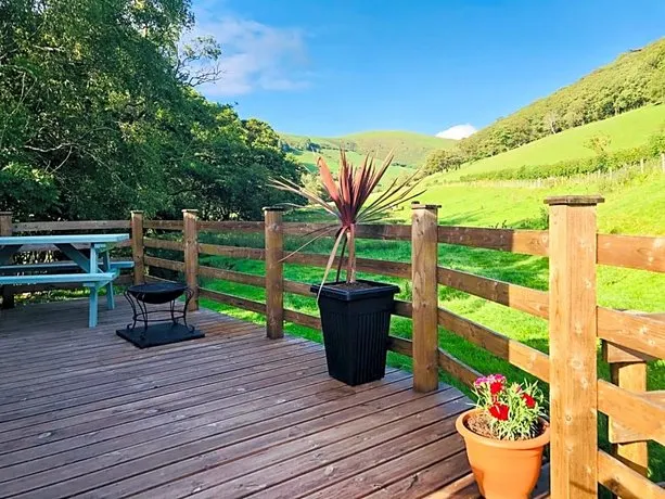 Mid Wales Luxury Huts - Image 1