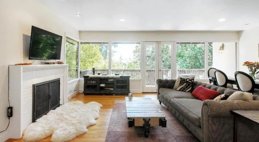 Luxurious 3bd/2ba. Perfect for families. - Image 1
