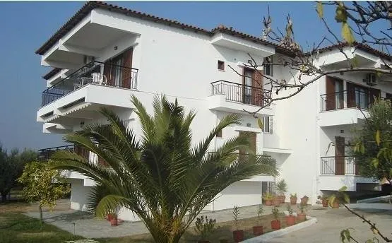 Yianna Studios & Apartments - Image 1