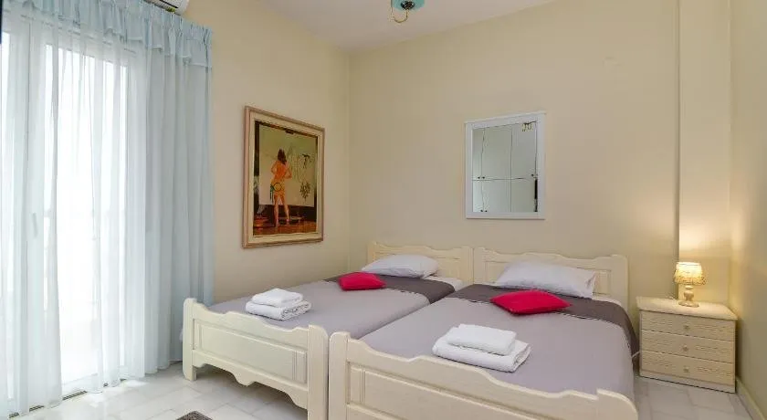 Zephyr Luxury Apartment - Image 1