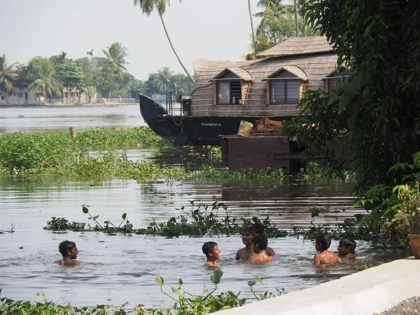 Canoe Ville Resort - Image 1