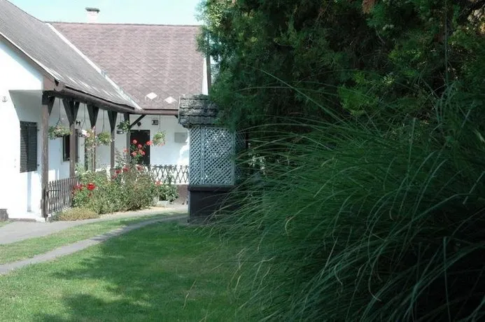 ABCD Apartmanhaz - Image 1
