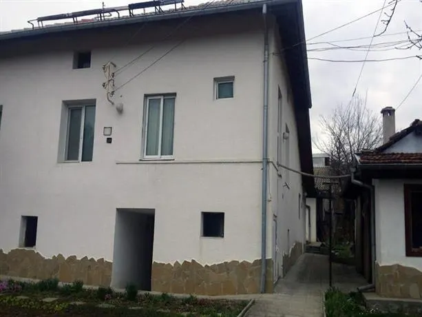 Nenkovi Guest house - Image 1