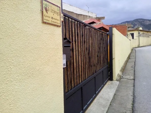 S'Imbragu Bed & Breakfast - Image 1