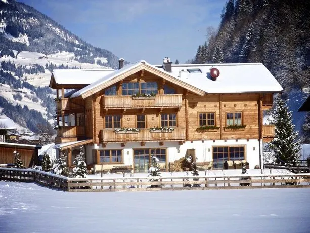 Chalet Stolz - Image 1