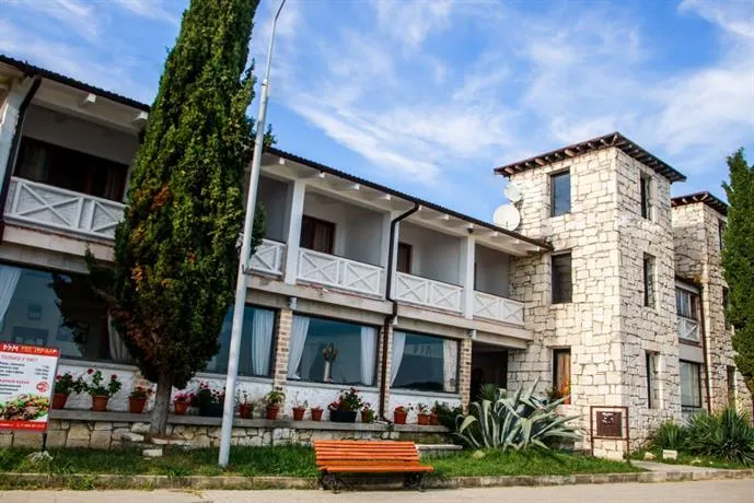 Dem Hotel - Image 1