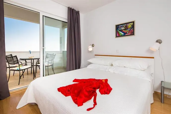 Apartments Sea Breeze - Image 1