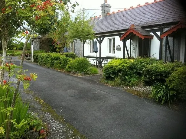 Caheroyn House - Image 1