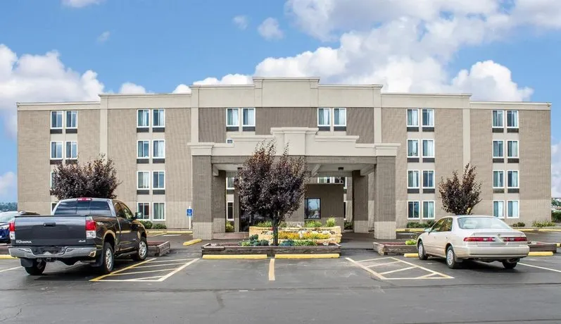 Quality Inn Dunmore - Image 1