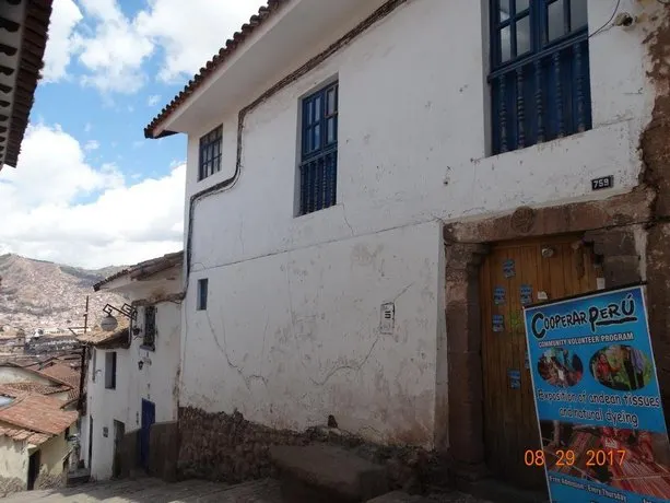 Hostal Caja Magica - Image 1