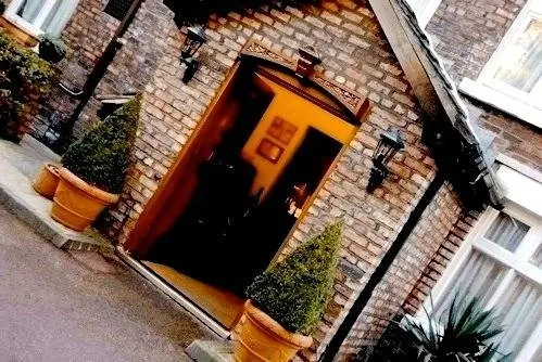 The White House Manor - Image 1