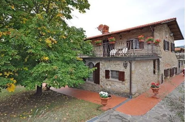 Villa with barbecue, terrace & garden - Image 1