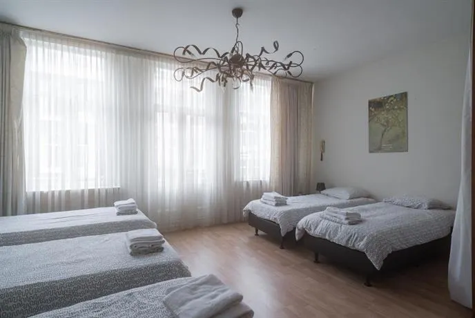 Studio Vondelpark Adjacent Eerste Helmersstraat - Image 1