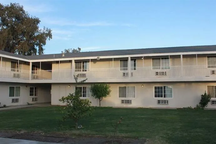 Holiday Lodge - Image 1