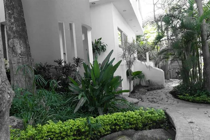 Exedra Jardin Boutique - Image 1