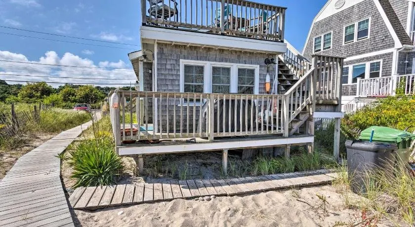 Plymouth Cottage w/ Deck Grill & Ocean Views - Image 1