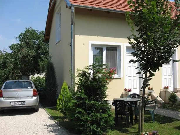 Axter Apartman Vendeghaz - Image 1